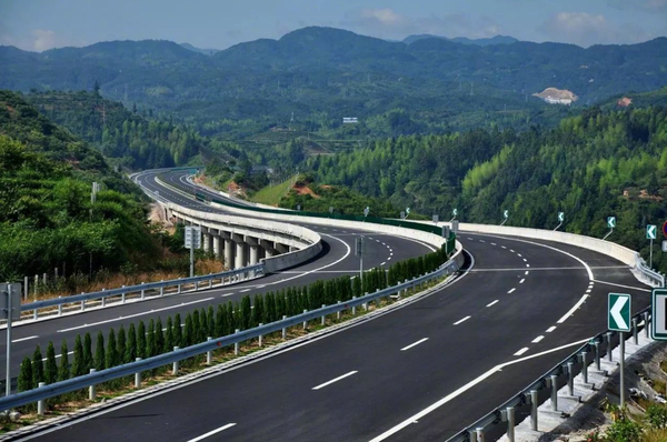 人大代表建议中国高速公路按里程免费